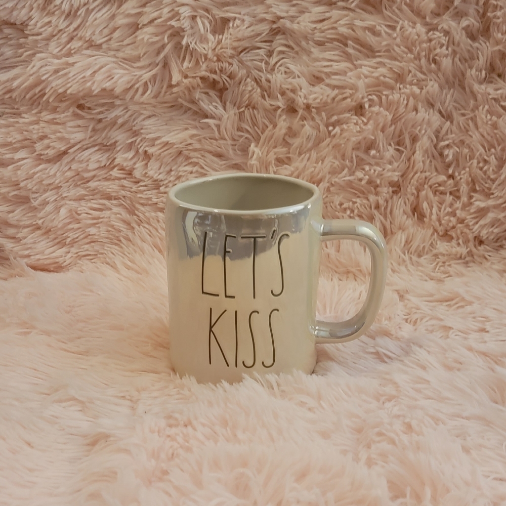 NEW Rae Dunn lets kiss mug